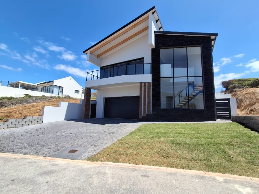 4 Bedroom Property for Sale in Stilbaai Oos Western Cape